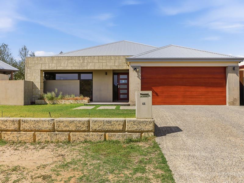 44 Clearwater Way, Singleton