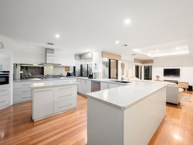 1b Letchworth Centre Avenue, Salter Point WA 6152