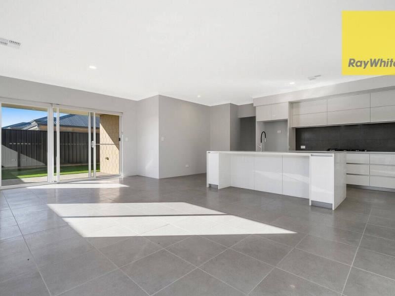 16 Dalaroo Boulevard, Midvale