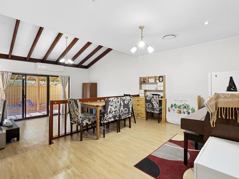 2/26 Earlston Way, Booragoon