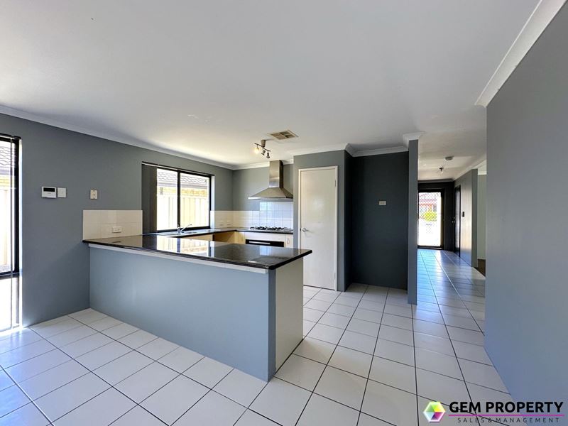 15 Bampton Road, Orelia WA 6167