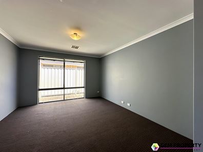 15 Bampton Road, Orelia WA 6167