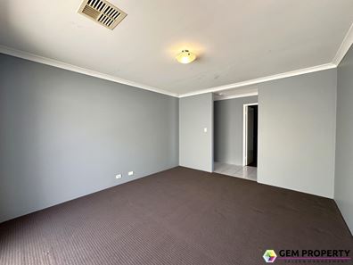 15 Bampton Road, Orelia WA 6167