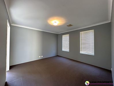 15 Bampton Road, Orelia WA 6167