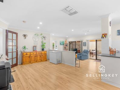 17 Chivalry Way, Thornlie WA 6108