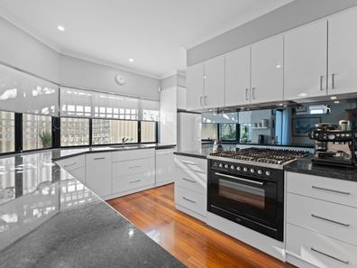 20 Warnbro Beach Road, Safety Bay WA 6169