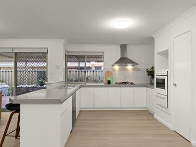 2 Ellesmere Circuit, Success WA 6164