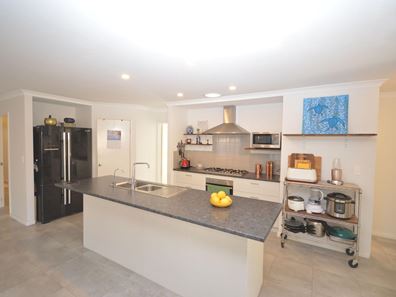 25 Isabelline Terrace, Karnup WA 6176