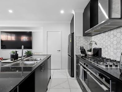 136 Strinesdale Boulevard, Aveley WA 6069