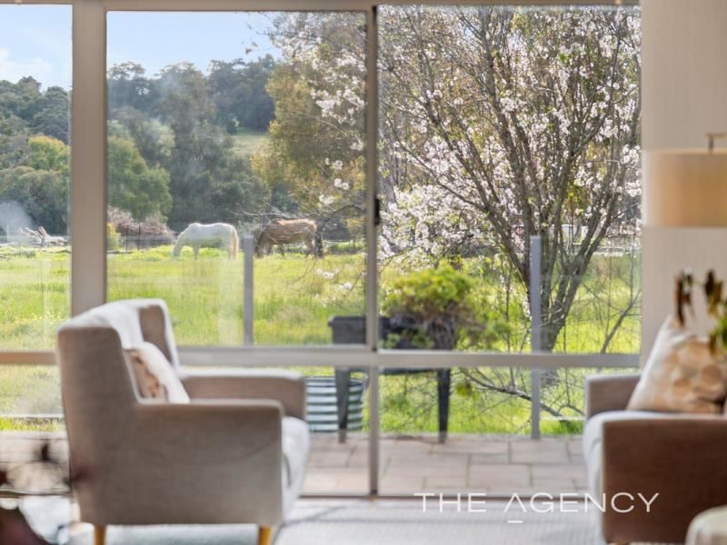 16 Strawberry Hill Drive, Gidgegannup