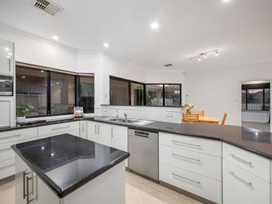 30 Success Crescent, Salter Point WA 6152