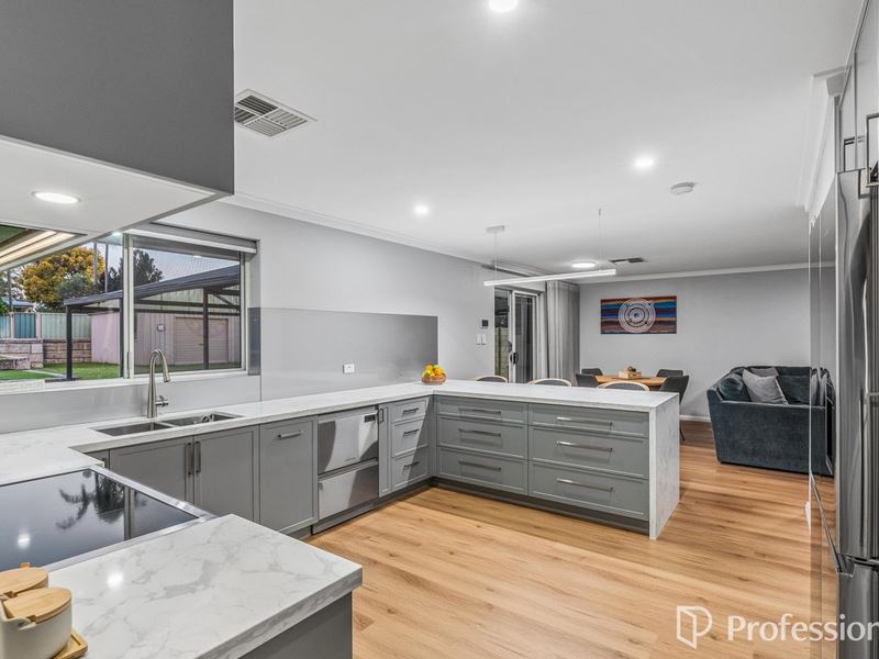 11 Nicholson Crescent, Lesmurdie WA 6076