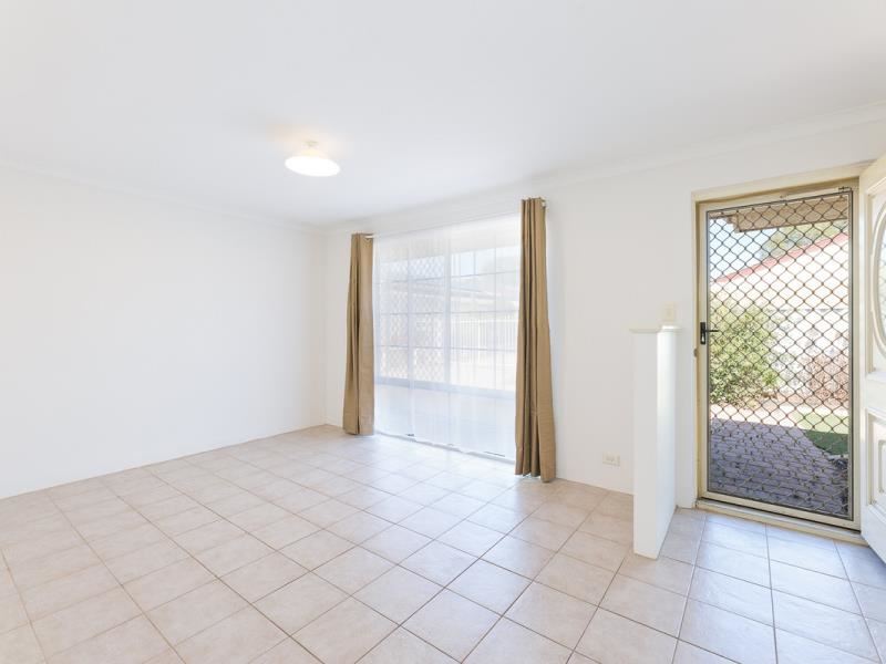 2/3 Fuchsia Place, Halls Head WA 6210
