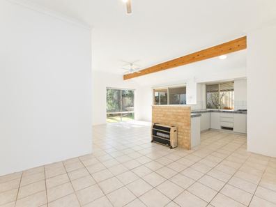 2/3 Fuchsia Place, Halls Head WA 6210