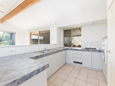 2/3 Fuchsia Place, Halls Head WA 6210