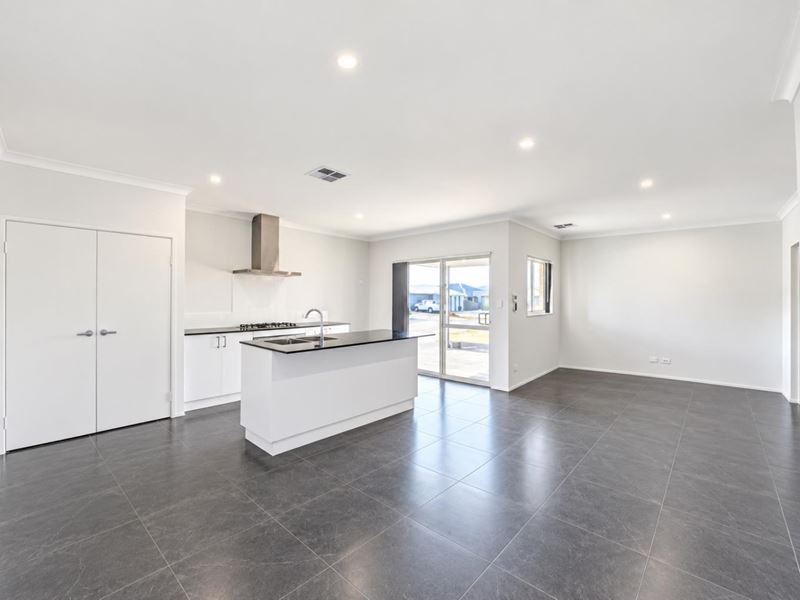 34 Brumlow Way, Lakelands WA 6180