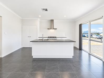 34 Brumlow Way, Lakelands WA 6180