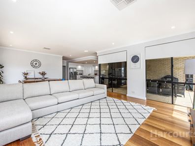 22 Waratah Circle, Halls Head WA 6210