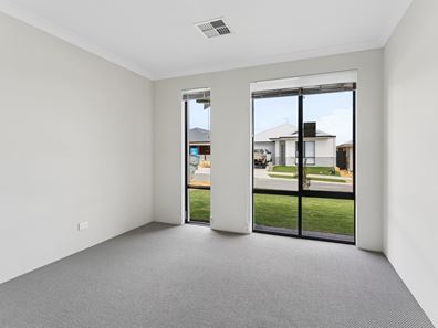 20 Magnolia Way, Lakelands WA 6180