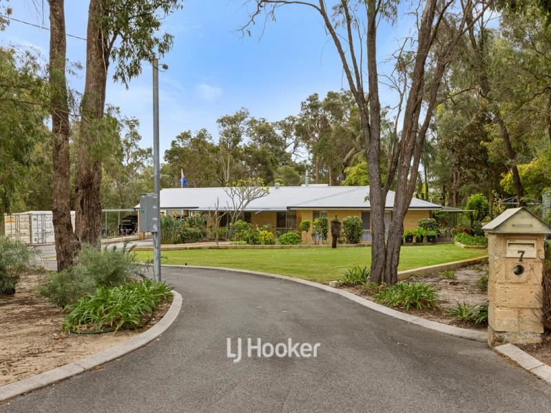 7 Green Way, Leschenault WA 6233