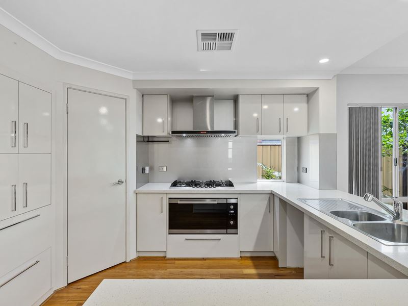 7 Hacienda Drive, Clarkson WA 6030