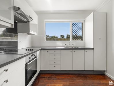 16 Hollybush Way, Kelmscott WA 6111