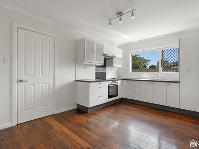 16 Hollybush Way, Kelmscott WA 6111