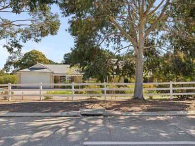 2 Durrol Grove, Gingin WA 6503