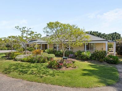 2 Durrol Grove, Gingin WA 6503