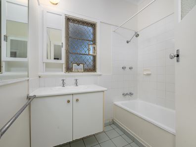 17 Hoyle Road, Medina WA 6167
