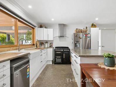 5005 Richardson Road, Stoneville WA 6081