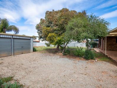 15 Robertson Street, West Lamington WA 6430