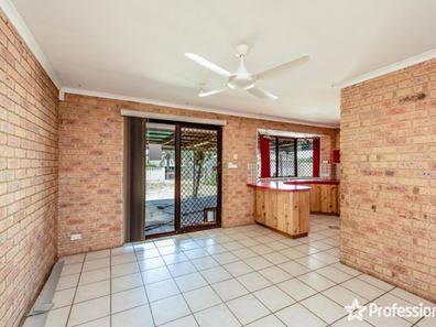 6 Amos Place, Karloo WA 6530