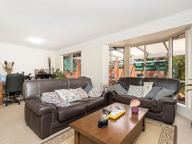 118A Grand Promenade, Doubleview WA 6018