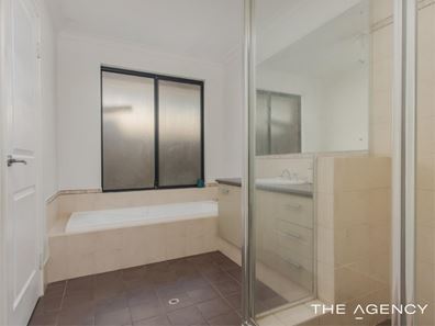 8 Cronulla Road, Secret Harbour WA 6173