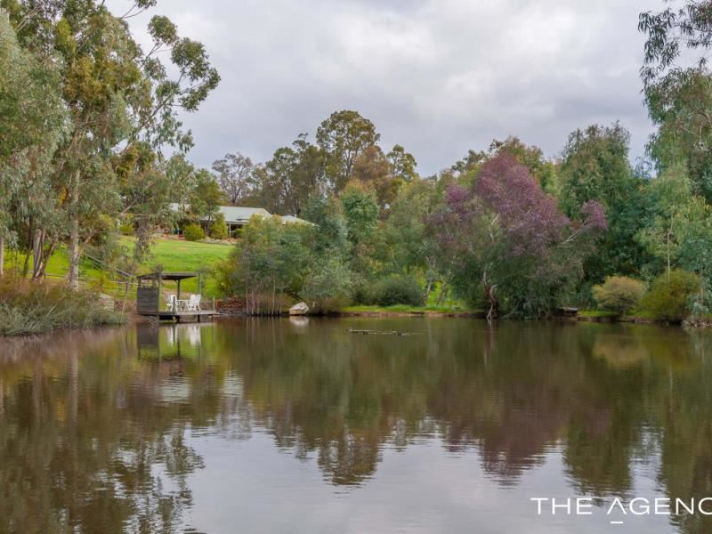 10 Elizabeth Avenue, Mundaring