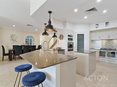 3 Kuta Lane, Halls Head WA 6210