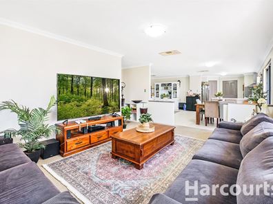 4 Honeymyrtle Grange, Halls Head WA 6210