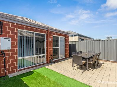 4 Clarendon Circuit, Lakelands WA 6180