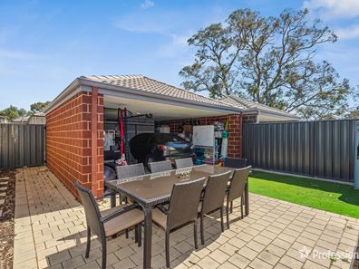 4 Clarendon Circuit, Lakelands WA 6180