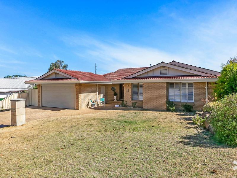 15 Castlemain Heights, Leeming