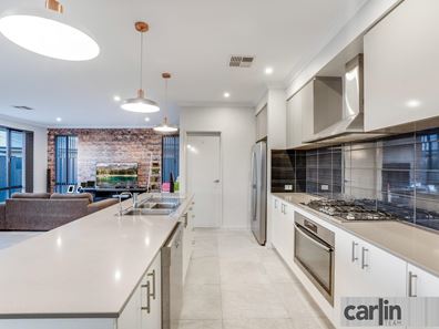 17 Trusty Way, Piara Waters WA 6112