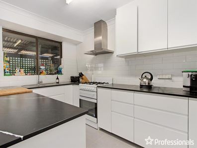 70 Willmott Drive, Cooloongup WA 6168