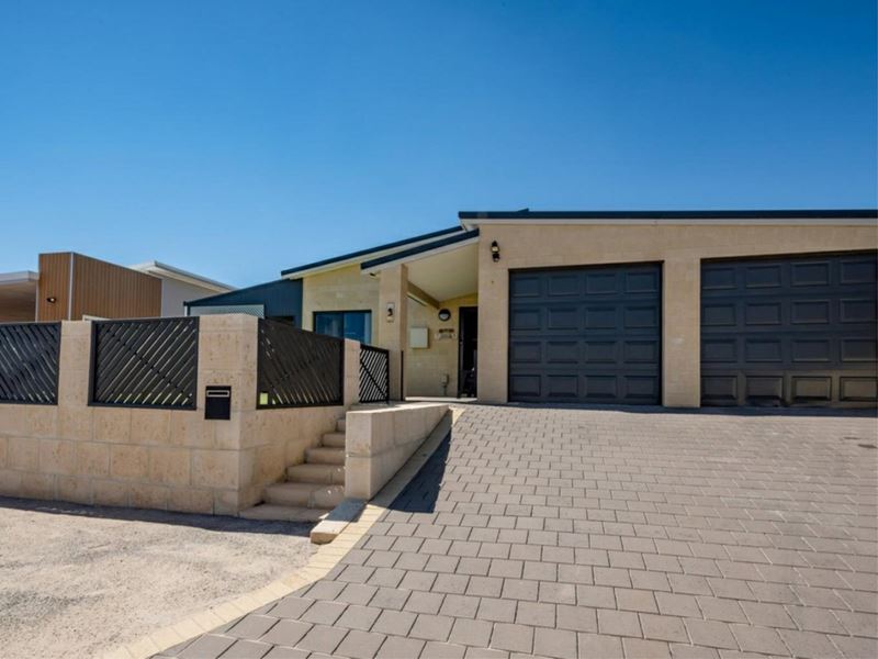 3 Beach View, Drummond Cove WA 6532