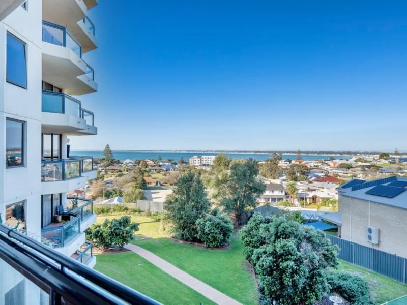 15/6A Valley Road, Halls Head WA 6210