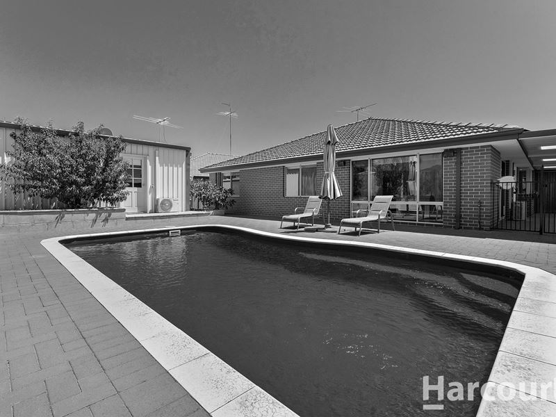 143 Peelwood Parade, Halls Head WA 6210