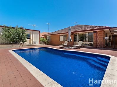 143 Peelwood Parade, Halls Head WA 6210