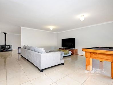 70 The Boulevard, Australind WA 6233