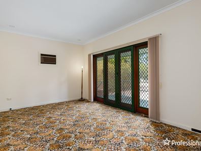 13 Reen Street, St James WA 6102