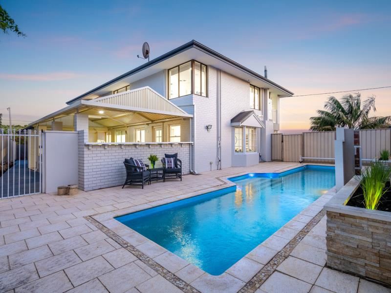 6 Penguin Road, Shoalwater WA 6169